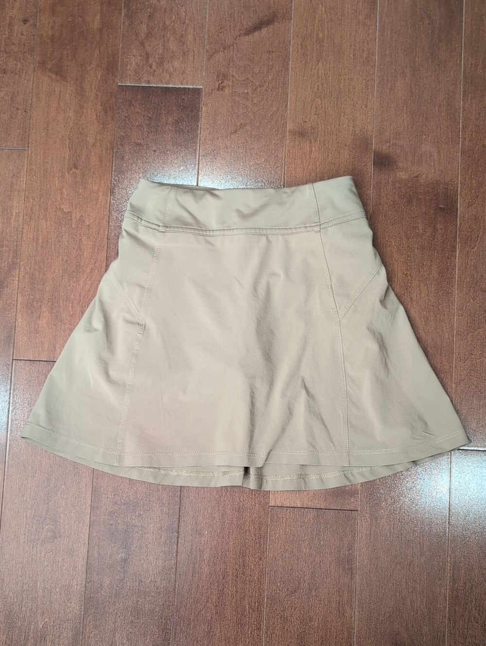 Athleta girl's beige skirt. Size 7.